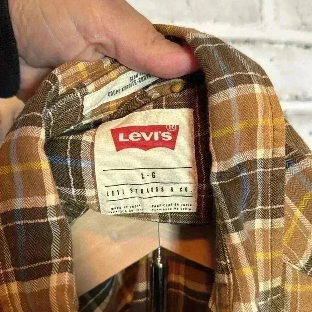 Levi’s slim fit button down plaid shirt/ flannel long sleeve 100% cotton size Lg - Picture 3 of 8